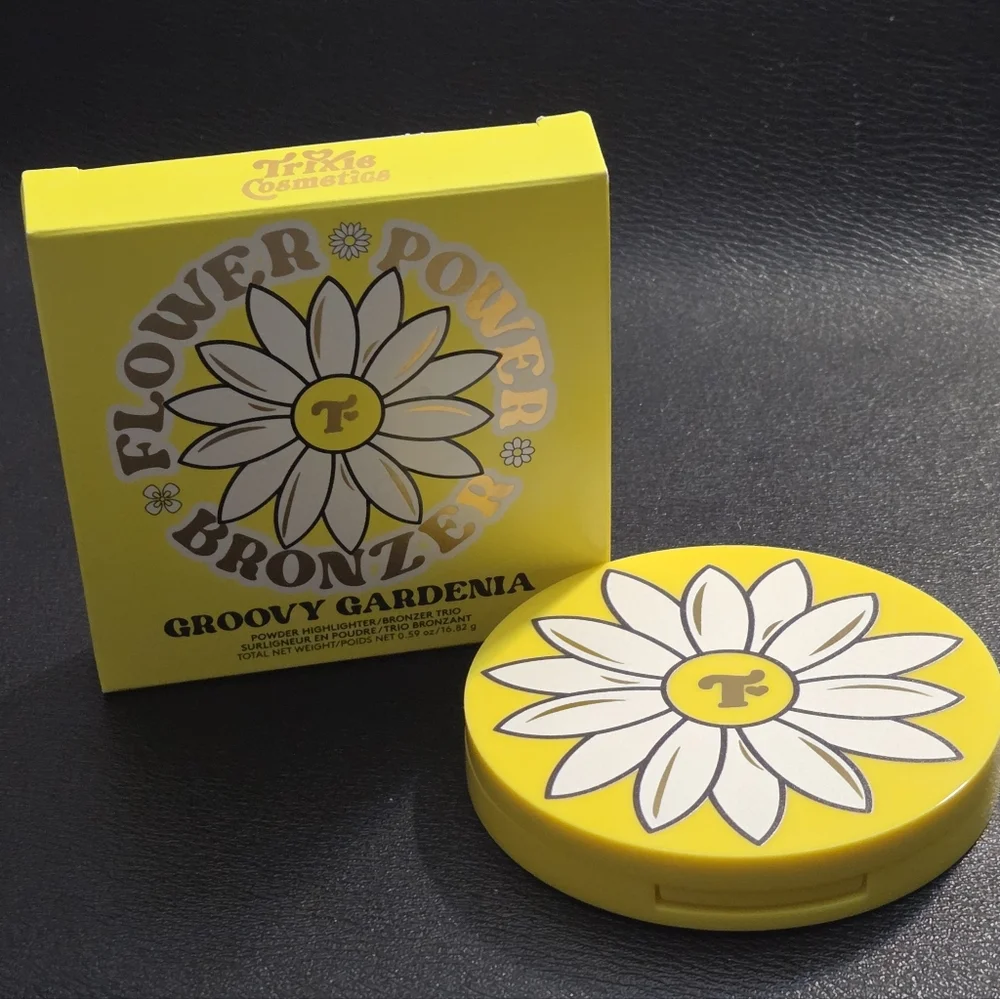 🎁Trixie Cosmetics Flower Power Bronzer and Highlighter in Shade Groovy Gardenia